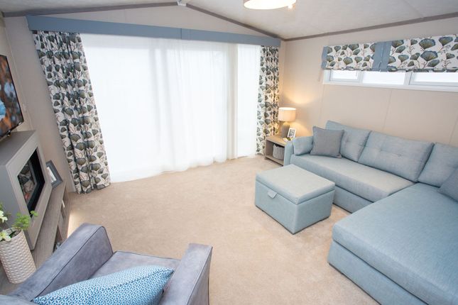 Thumbnail Mobile/park home for sale in Onslow Drive, Ferring, Worthing