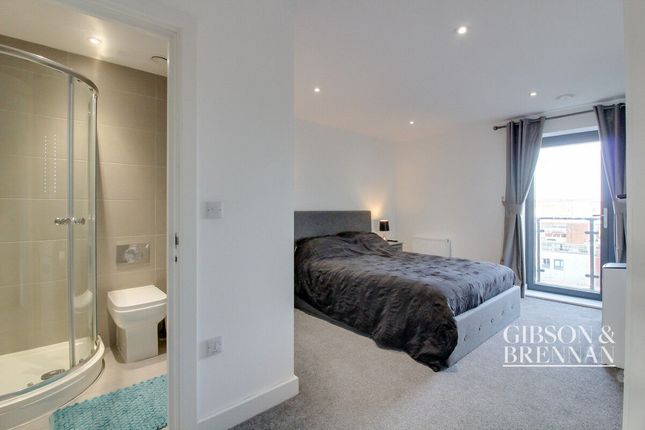 Flat for sale in Pullman Square, Grays
