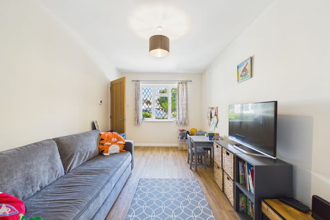 14, Arlington Close, Worthing photo 2