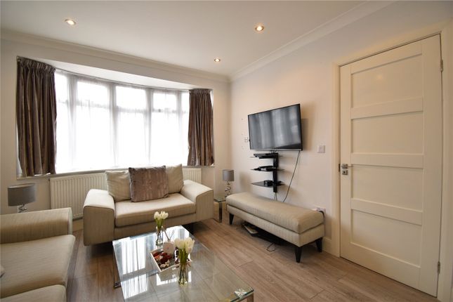 32, Leggatts Wood Avenue, Hertfordshire photo 4
