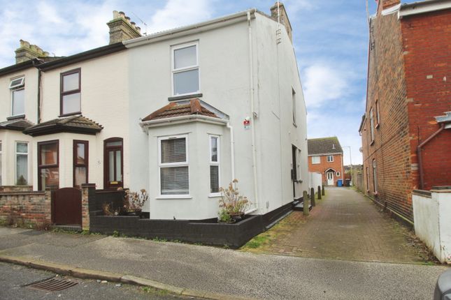 16, Queens Road, Lowestoft photo 3