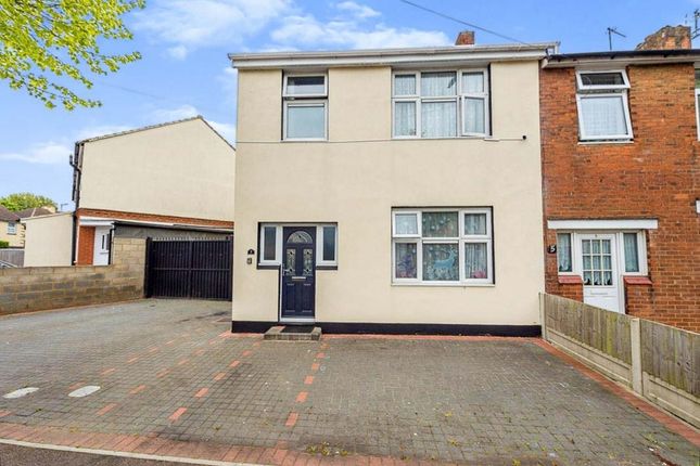 Thumbnail Detached house for sale in Brooms Road, Luton, Bedfordshire