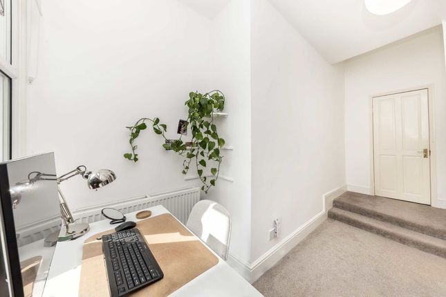 Flat for sale in Shacklewell Lane, London