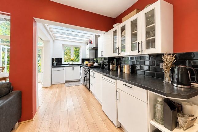 3A, Clarendon Rise, London photo 2
