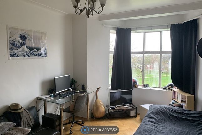 Flat, Ealing, London photo 4