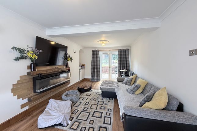 6 Glanffrwyd Terrace, Pontypridd photo 2