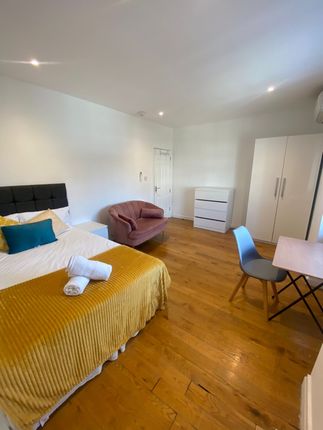 Room 1, Flat 5, 121, Gloucester Place, London photo 2