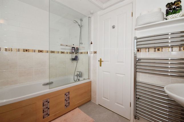 20, Belleville Drive, Leicester photo 4