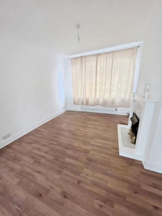 17, Gay Gardens, Dagenham photo 5