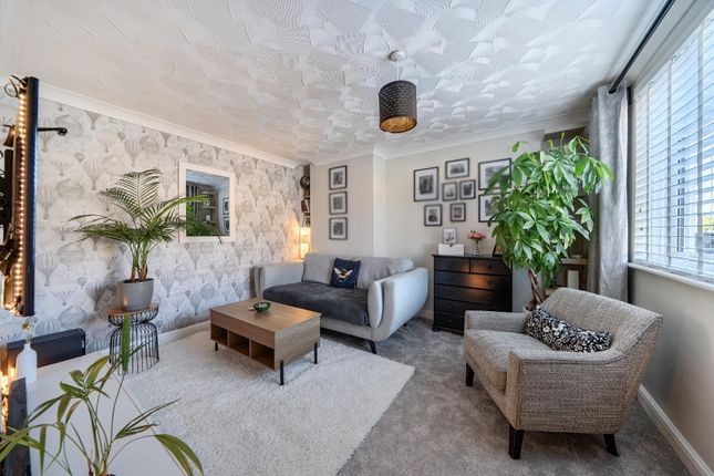 73, Billy Lawn Avenue, Havant photo 2
