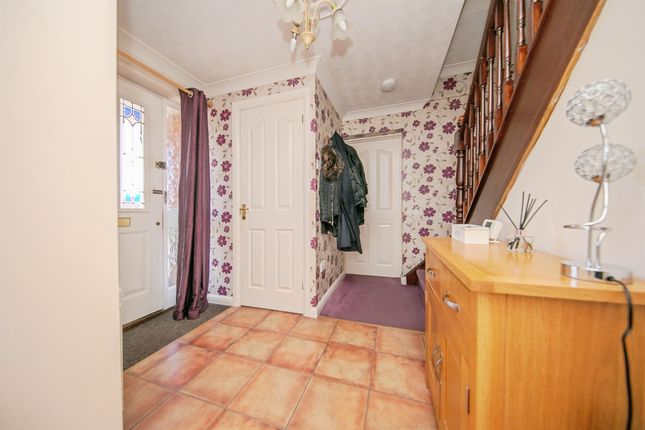 8, Oak Eggar Chase, Ipswich photo 3