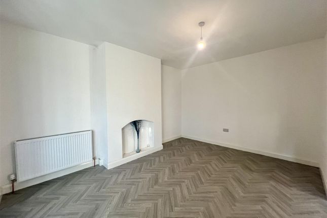 32, Wynford Avenue, Leeds photo 4
