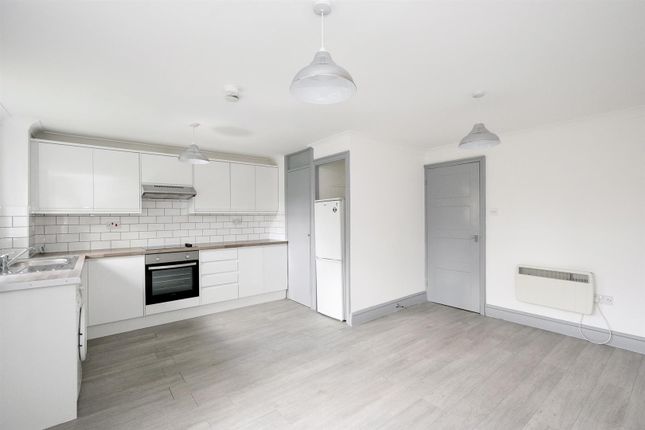 Flat to rent in Waverley Road, London