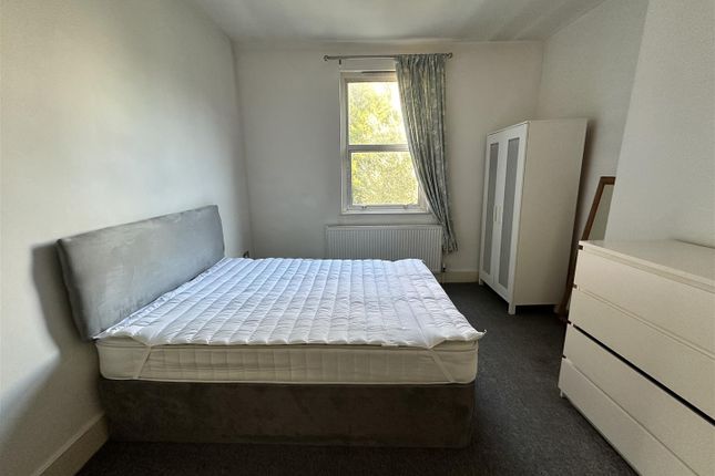 7, Eccleston Road, London photo 4