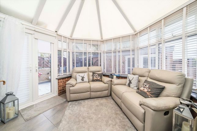 145A, Gilders Road, Chessington photo 4