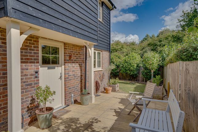 7 Boyton Mead, Hampshire photo 4