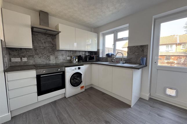 18, Kimbolton Close, Swindon photo 4