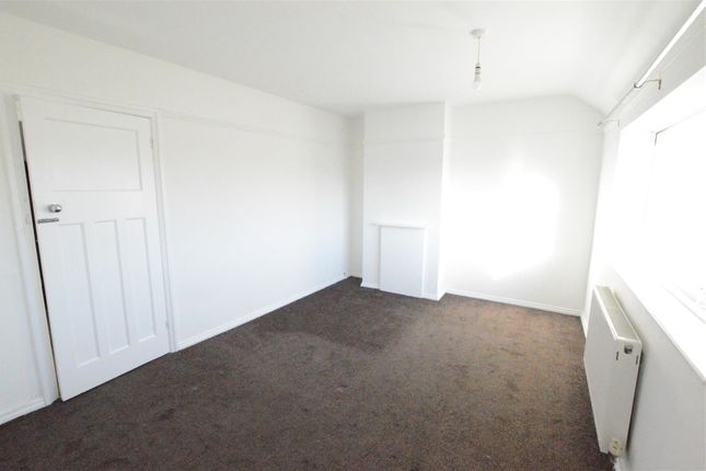 61, Salisbury Avenue, Slough photo 4