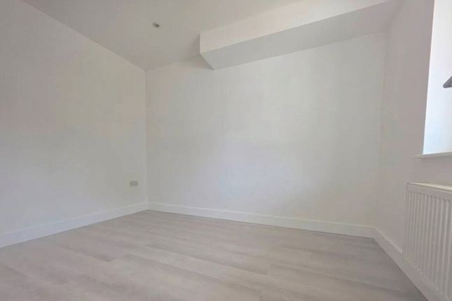 80a North Road, West Drayton photo 2