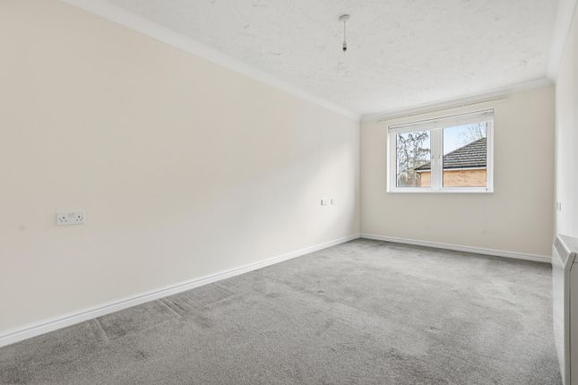 17, Silver Birch Court, Friends Avenue, Waltham Cross photo 3