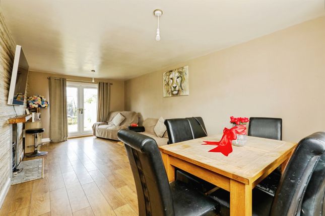 109, Oldfield Crescent, Doncaster photo 2