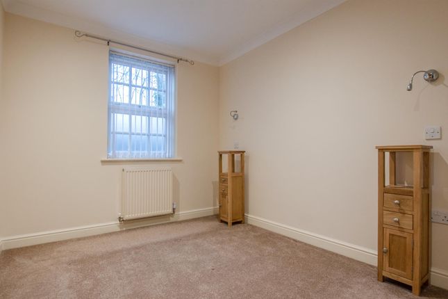 Flat to rent in Bishopfields Cloisters, St Peters Quarter, York