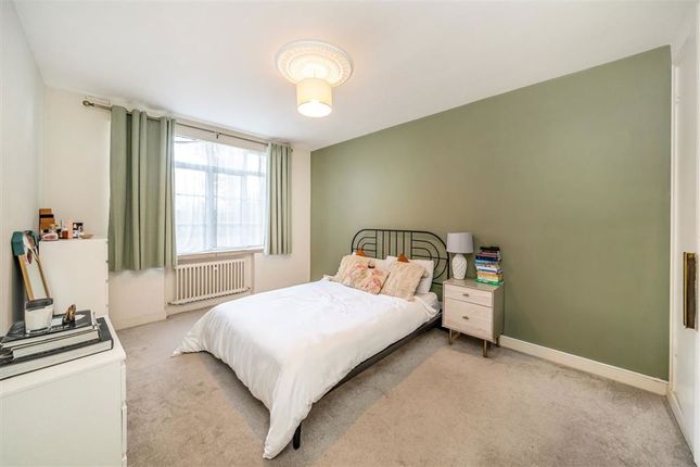 Flat 32, Tarranbrae, Willesden Lane, London photo 4