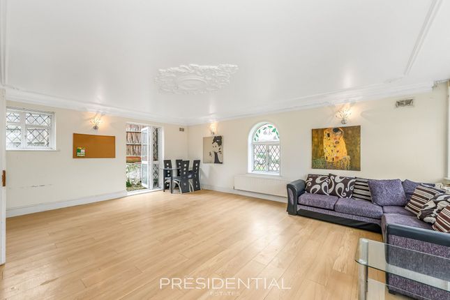 2 Goldingham Avenue, Loughton photo 2