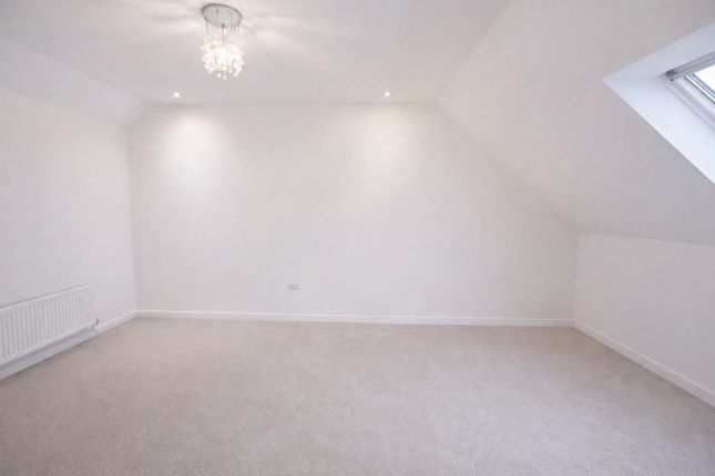 120, Milton Keynes photo 4