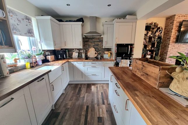 12 Birch Grove, Pontypridd photo 3