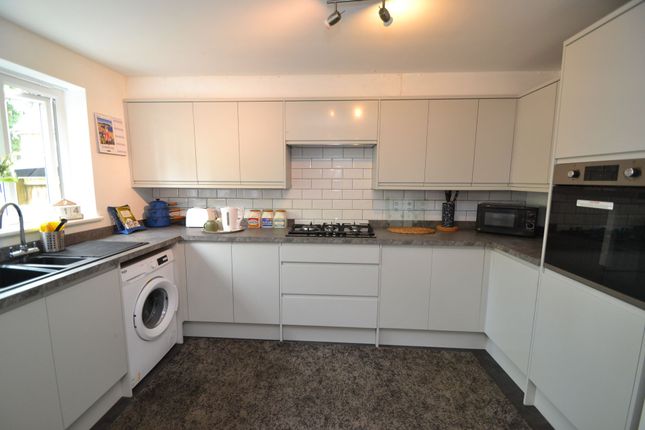 49 Myers Close, Idle photo 4