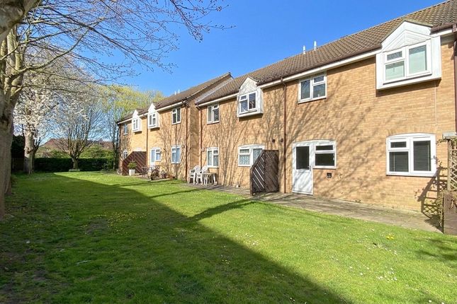 62, Courtfields, Lancing photo 4