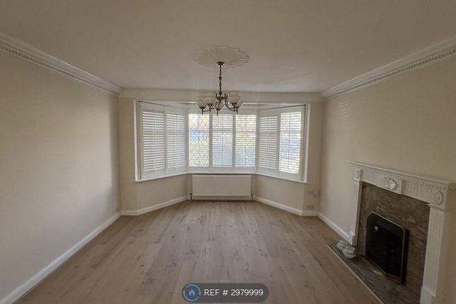 Elm Way, Worcester Park photo 4