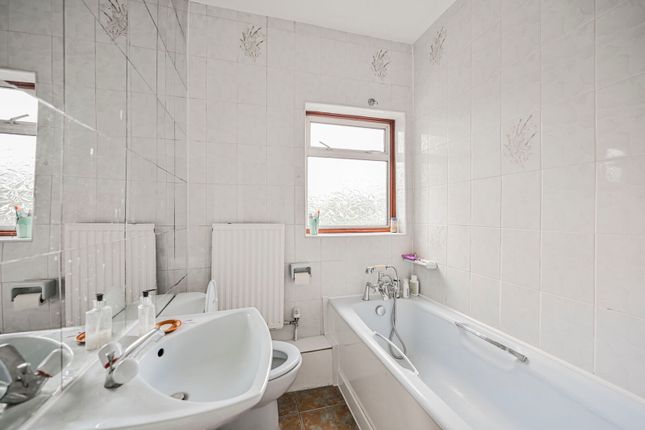 Langley Crescent, Wanstead photo 4
