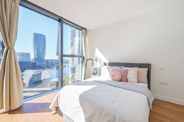 Studio flat on Hampton Tower, E14, Tower Hamlets, £430,000