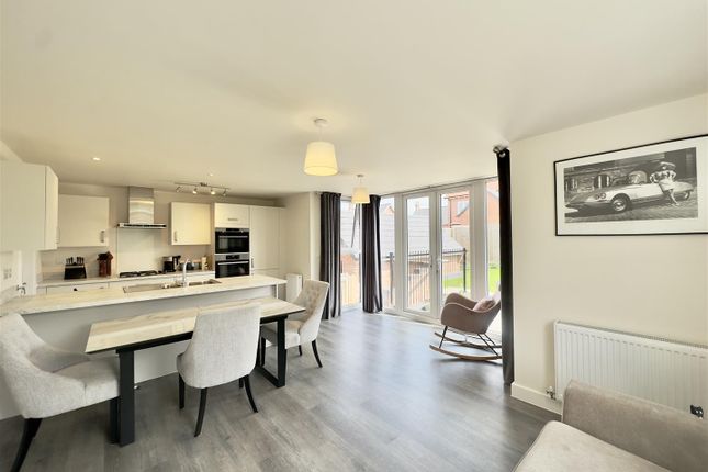 42, Usherwood Way, Coalville photo 2