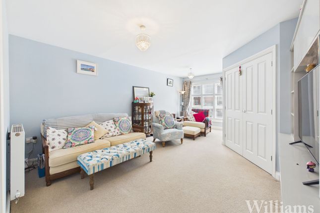 41 Gwendoline Buck Drive, Aylesbury photo 2