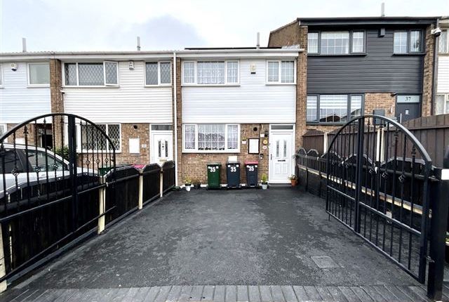 Town house for sale in Mason Drive, Swallownest, Sheffield