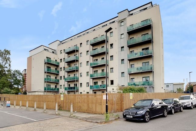 Flat to rent in Bellvue Court, Staines Road, Hounslow