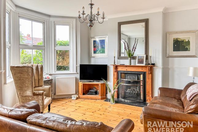 328, Walton Road, West Molesey photo 3