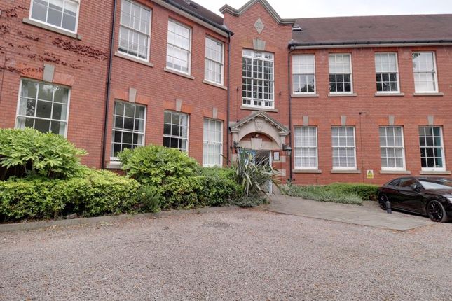 Flat to rent in The Oval, Stafford