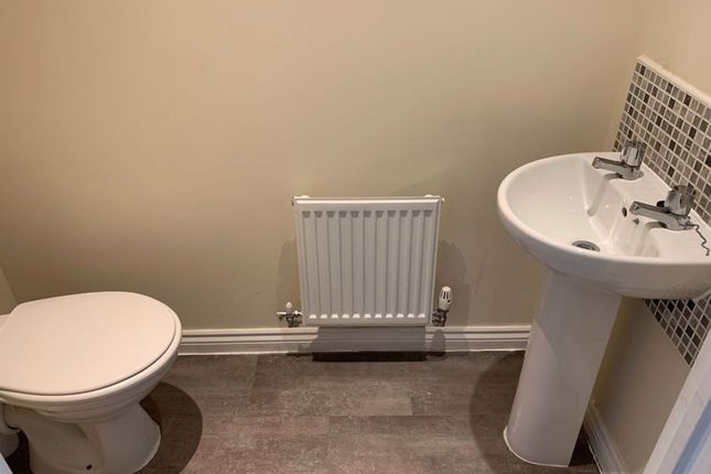 19, Village Drive, Telford photo 5