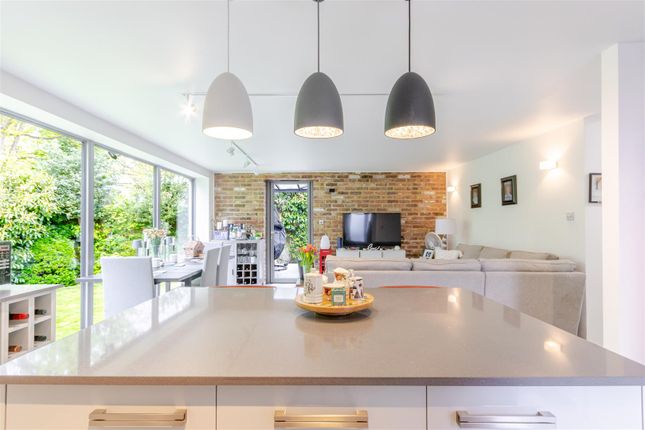 15, Hereford Gardens, Pinner photo 3