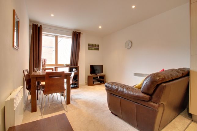 Flat to rent in Canal Wharf, Waterfront Walk, Birmingham