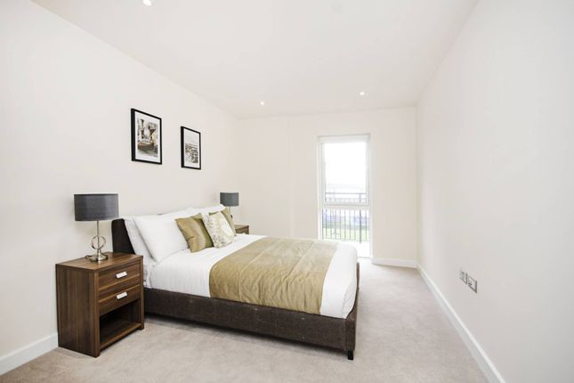 Flat to rent in Beaufort Square, Colindale, London