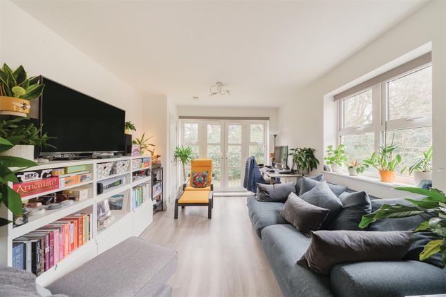 13, Chambord House, Queenswood Crescent, Englefield Green photo 2