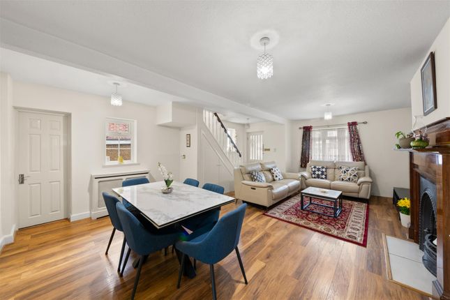 55, Marvell Avenue, Hayes photo 2