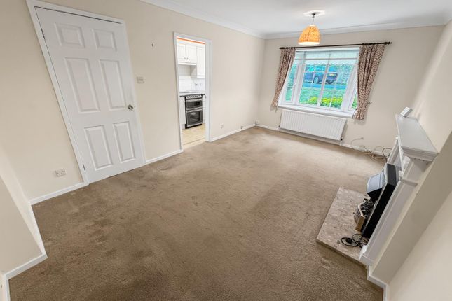 32, Oakdene Drive, Leeds photo 2