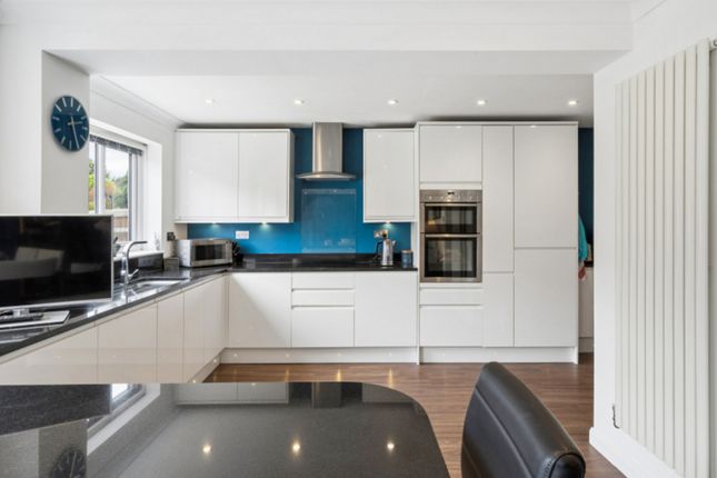 2, Holtspur Close, Beaconsfield photo 3