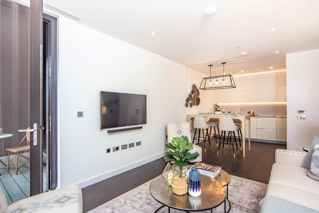 Flat to rent in The Residence, 6-8 Charles Clowes Walk, London